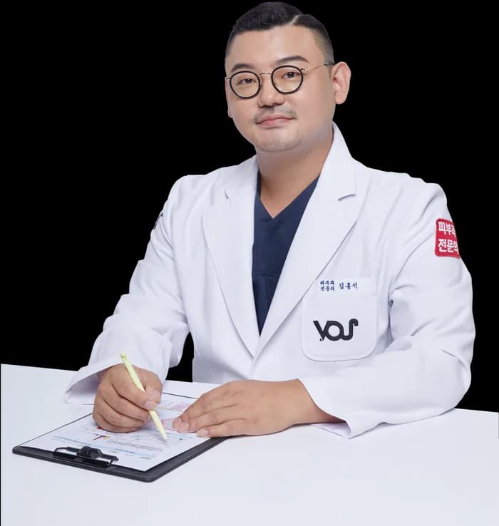 Dr. Hongseok Kim, board-certified dermatologist, VOS Dermatology Clinic Seoul