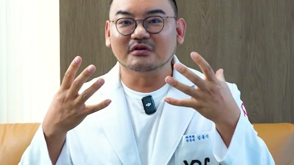 Instagram · @vos.dermatology.en — Short clips from the clinic and answers to the questions patients send me.