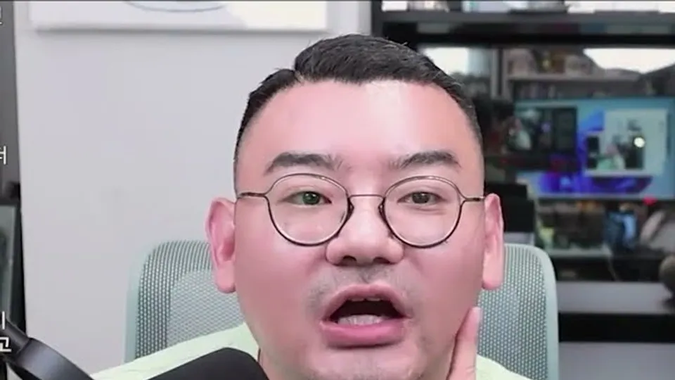 YouTube · @pialnam · 197K subscribers — 'V라인' 만들려다 더 울퉁불퉁해진 내 턱이 고민이라면.. | 피부과전문의 김홍석